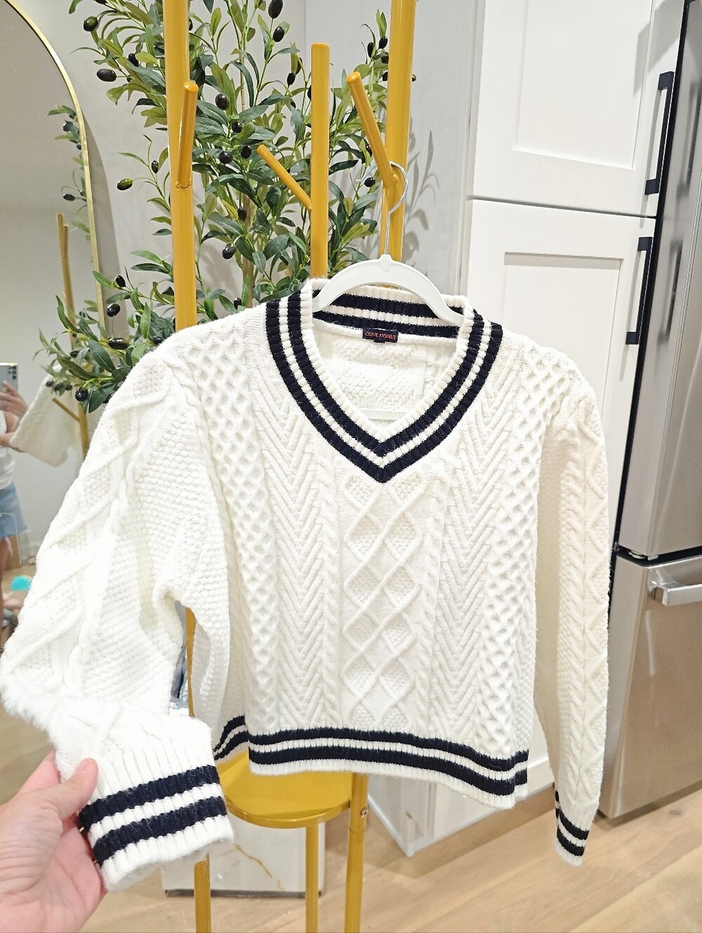 Cropped Cable Knit V-Neck Sweater with Contrast Trim - White